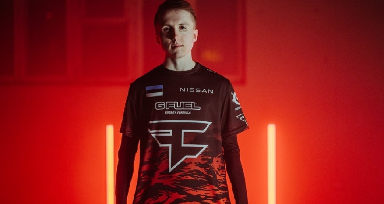 前LPL英文流解说Kitty晒照：猜猜我在哪！